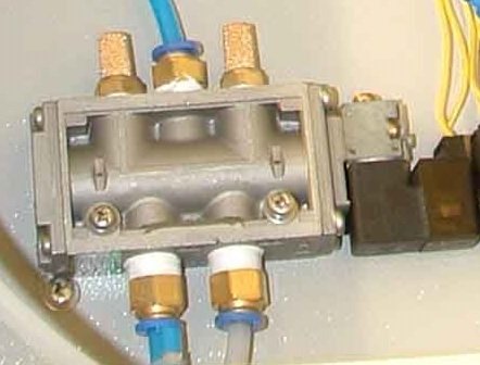 2 Position Single Operated Solenoid Valve (Model: 4F110-08-DC24V)